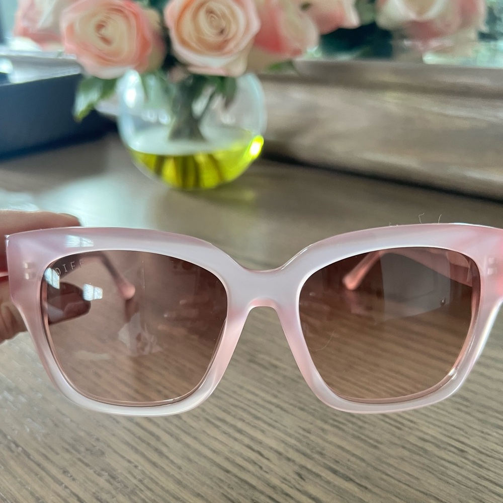 Elegant DIFF Pink Sunglasses
